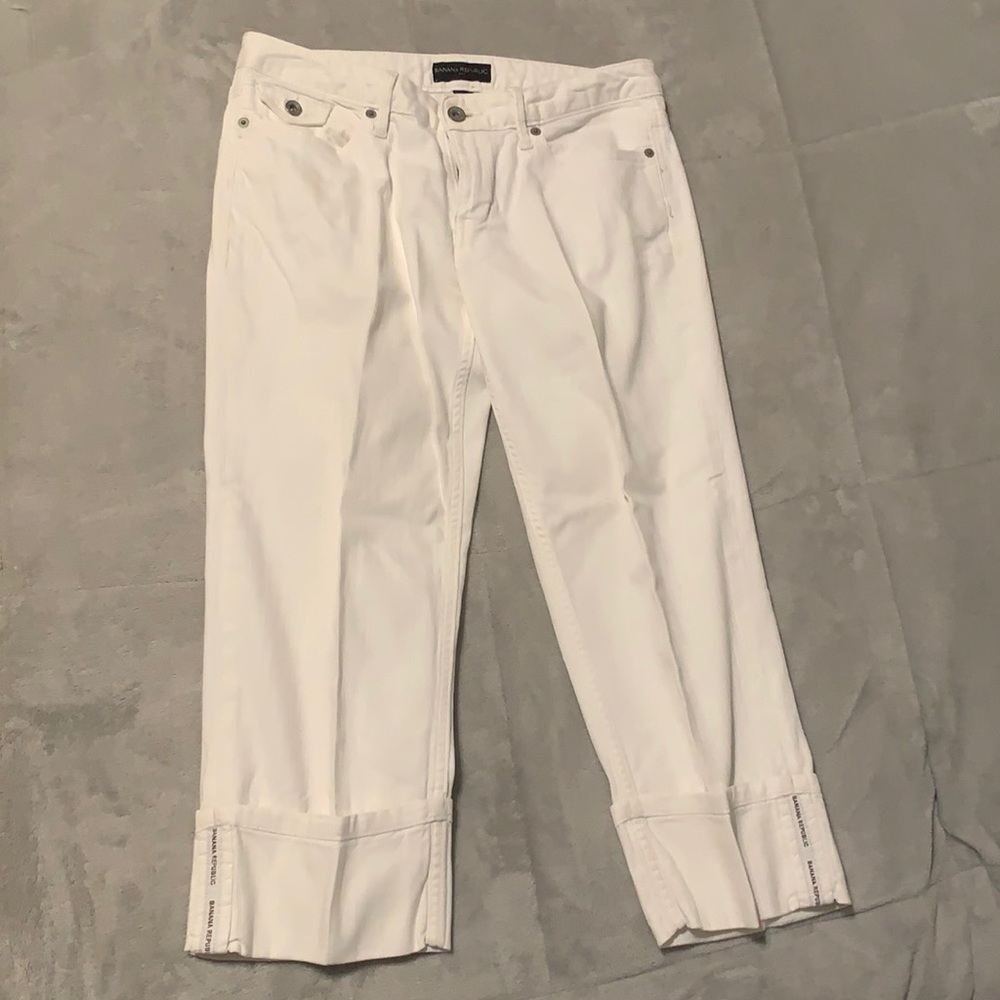 white capri jeans